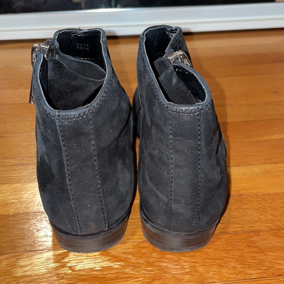ALDO: suede flat booties with side zip, size 6.5 - Picture 5 of 7